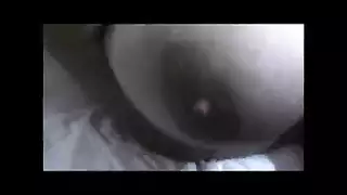 ضخمة الثدي عيش مدلكة مص على عملائها