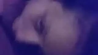 سكس سجن عنيف: مص قضيب وهو يستمتع بالضرب