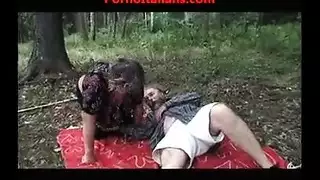 عاهرة مفلسة تجعل الزوج يشارك زوجته في ممارسة ثلاثية