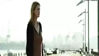 شقراء بالجوارب تستفز فرجها الضيق حتى النشوة