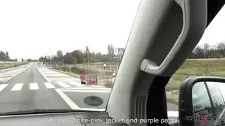 رجل مسيطر يهدم كسها في فيلم إباحي خشن