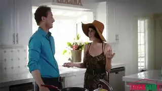 نيك محارم ملتهب ينيك بنت زوجته وهي تمص زبه