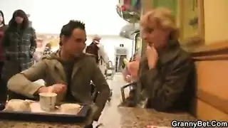 مقاطع إباحية مجانية لمدخنات تأخذهن بقوة