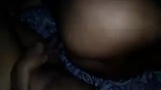 عاطل ومشتاق للجنس، يمارس الجنس بقوة مع صديقته