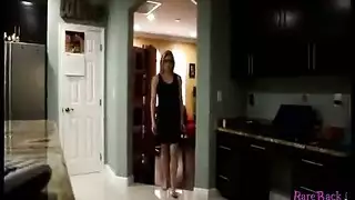 سكسي العمه والام ينيكن ابنتها في الزب الصناعي