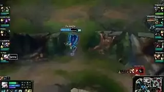 دفع دسار ضخم داخل فرجها المبلل