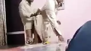 عيل فاجر ينيك طيز
