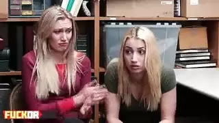 مراهقة شقراء تتعرض للضرب بقضيب أسود كبير لغريب