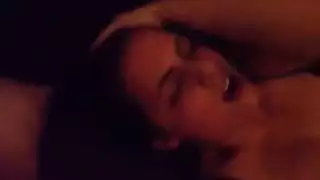 هواة جدد يبلعون ويتلقون القذف على الوجه في أول فيديو