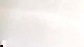 جلوس على الوجه بعنف: تركب لسانه للإراحة