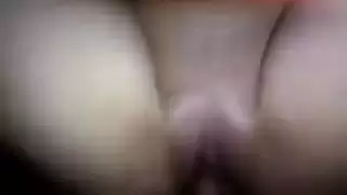 مها تأخذ قضيبًا ضخمًا وتئن خلال الضربات القاسية