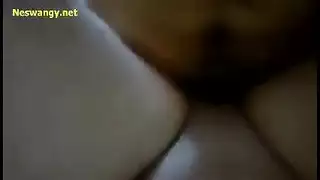 أم شقية تصرخ بينما يمارسها فحل بعمق