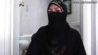 جلسة إباحية جامحة: فرنسي مثير وفتاة مسلمة