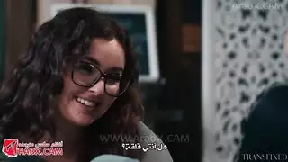 فتاة عابرة جنسية في ثلاثي جنسي مكثف