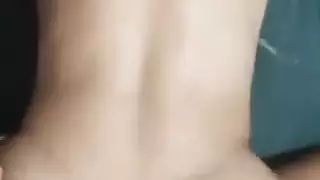 فتحة شرجها ممتدة وتقطر