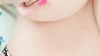 الرئيس يُعطي سكرتيرته تدليكًا عميقًا للحلق والفرج