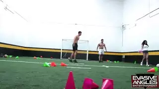 فعل مثلي مكثف: ممارسة الجنس كأنه مشهد إباحي