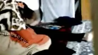 جلسة نكاح في الفصل: طالبة محجبة تأخذ نكاحاً مزدوجاً في فيديو مسرب