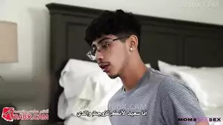 شهوة زوجة الأب: تكتشف وتسيطر على رغباته المحرمة