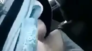 فتاة جزائرية مثيرة تدمر مهبلها في السيارة من قبل رجل أكبر سنًا