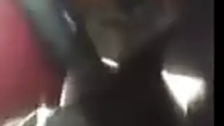 جارة مثيرة تركب قضيبًا في حافلة مزدحمة