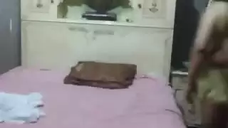 ذكرى إباحية خاصة: جلسة نيك حارة لزوج وزوجة على الشريط