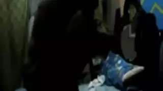 الفتاة الساخنة تنتقل من التقبيل إلى الاختراق الشرجي