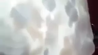 حصري: مراهقة محجبة خبيرة في البلع العميق