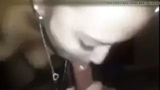 عاهرة جزائرية ساخنة تتوسل لممارسة جنس عنيف