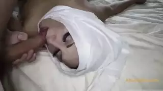 بعد جنس فموي مكثف، تركبه في مشهد بورن مسلم صريح