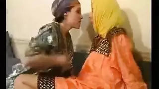 جلسة سحاق عربية: إشباع كامل