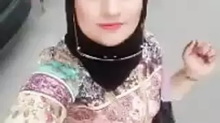 سمر الفاجرة الشبقية كسها لا يشبع، تمتطى عشيقها بقوة أمام الكاميرا