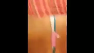 سونيا تُمارس الجنس الفموي وتُملأ بالسائل المنوي من العميل الإيطالي
