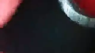 ذئب جامح ينك إعصاراً مشعراً في مشهد إباحي مكثف