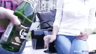 مراهقات روسيات مبتسمات في جلسة صريحة لحس الفرج