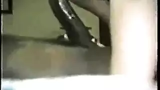 الفحل الأسود يضرب جارة مثيرة في جنس منزلي محفوف بالمخاطر