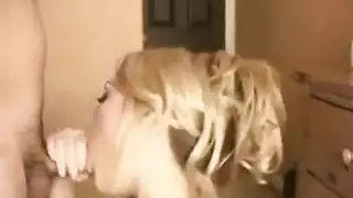 الفم العميق يحب القذف على وجهها