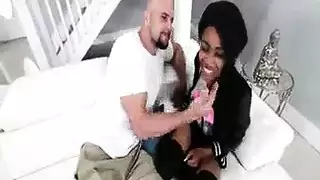 جلسة تاتو تتحول الي سحاق