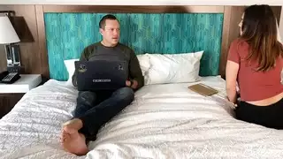 ثلاثية صريحة: فتاتان ورجل محظوظ