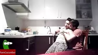 تدخل على ابها مع خالته مسرب