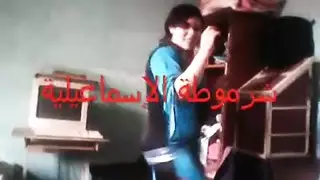 ملكة الرقص العربية تأخذ عدة أعضاء ذكرية
