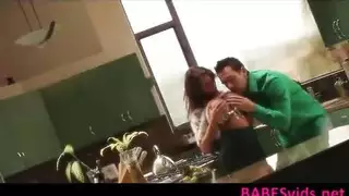 تدفق الحليب أثناء تدليك إباحي
