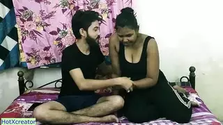 إنه يمارس الجنس بشكل مكثف ومذهل للغاية في غرفة فندق مع امرأة شابة مثيرة