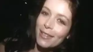 قضيب عملاق يضرب مهبلها الضيق