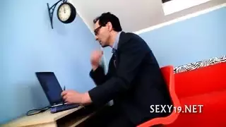 متحولون جنسياً مثارون في مشهد جماعي إباحي
