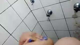 فتيات مصريات مثيرة في علبة جنس جماعي صارمة