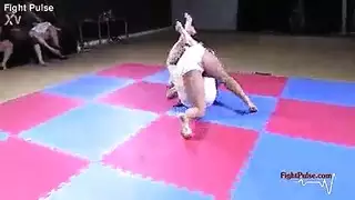 ثقب شرج مفتوح على مصراعيه بورن