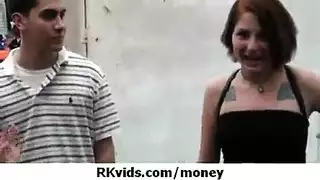 شهد تظهر لأول مرة: مراهقة هاوية تمتلئ