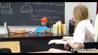 ترانسجندر ينيك جارة بقوة بورنو