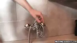 امرأة أكبر سنًا ممتلئة بأرجل سمينة في فيلم إباحي صعب